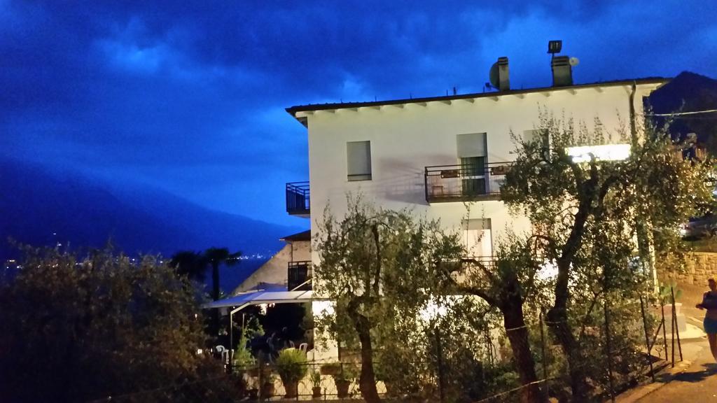 Hotel Augusta Garni リモーネ・スル・ガルダ エクステリア 写真