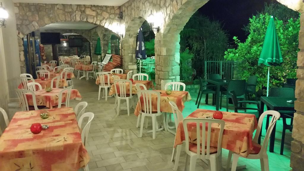 Hotel Augusta Garni リモーネ・スル・ガルダ エクステリア 写真