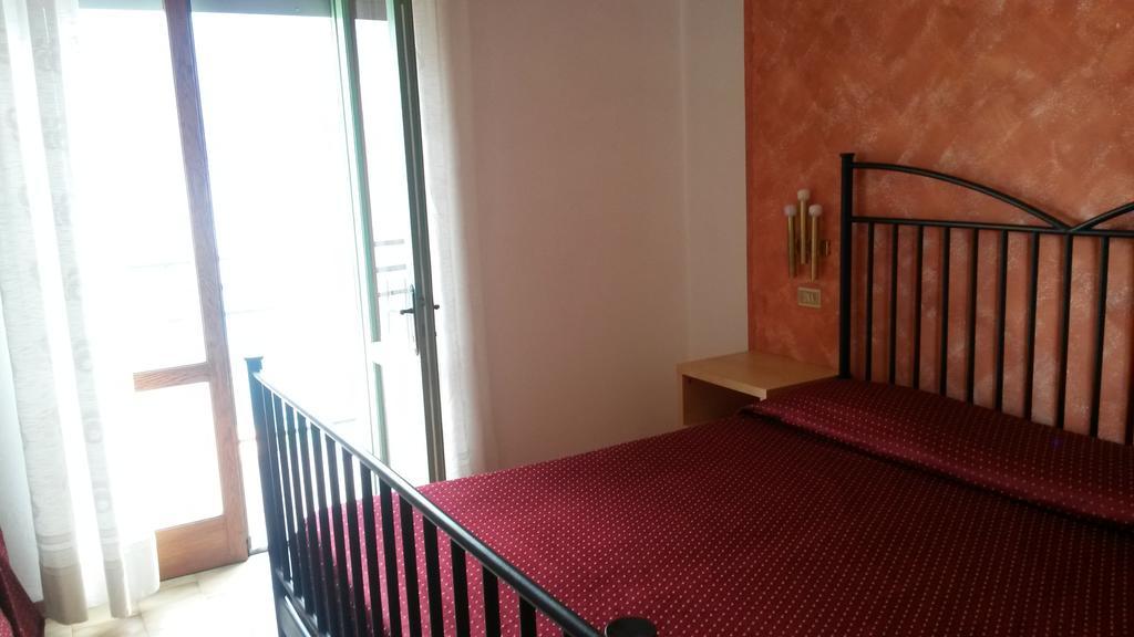Hotel Augusta Garni リモーネ・スル・ガルダ 部屋 写真