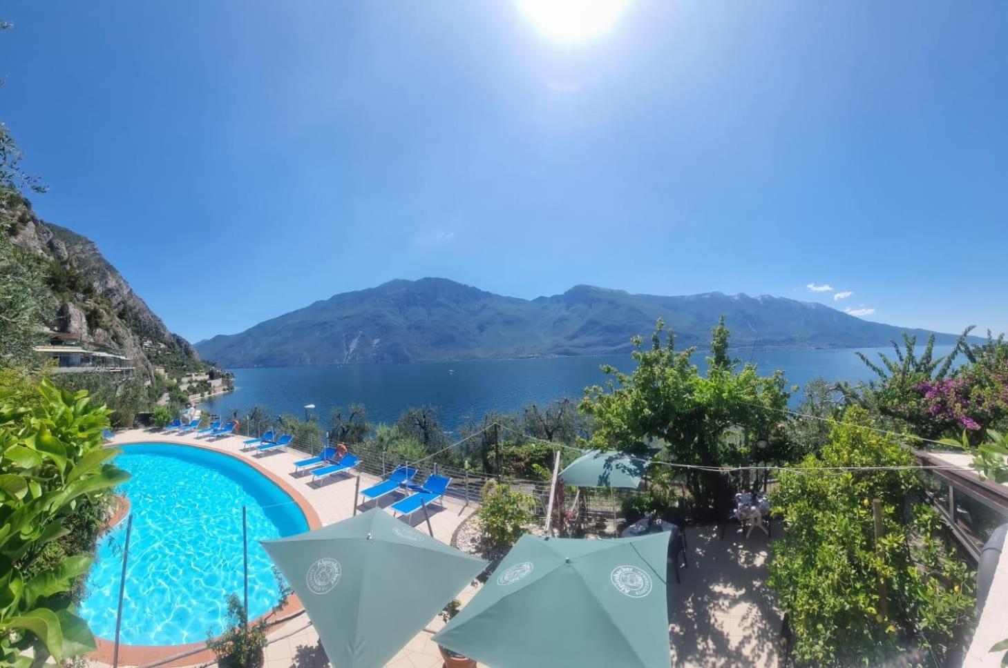 Hotel Augusta Garni リモーネ・スル・ガルダ エクステリア 写真