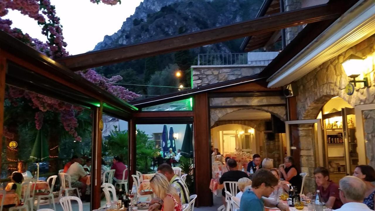 Hotel Augusta Garni リモーネ・スル・ガルダ エクステリア 写真